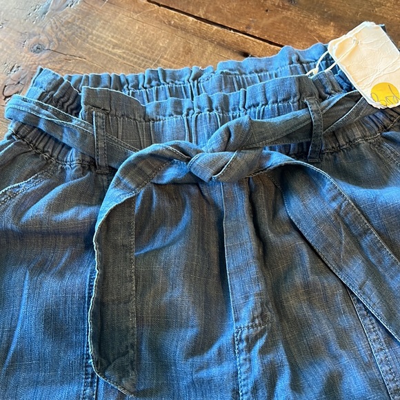 NWT. Mini Boden Chambray elastic ankle pants. - Picture 2 of 5